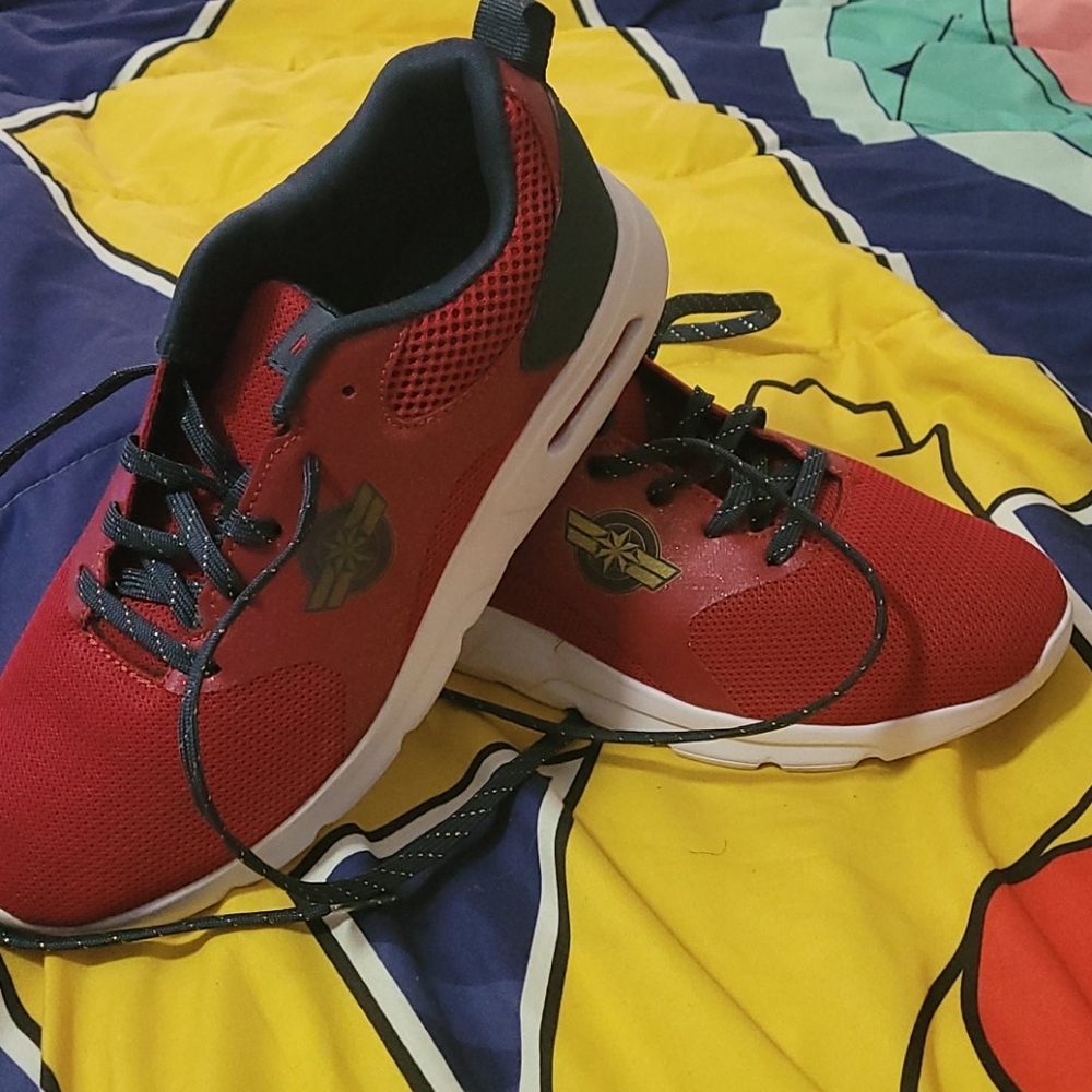 Captain Marvel big boys shoe 3.5